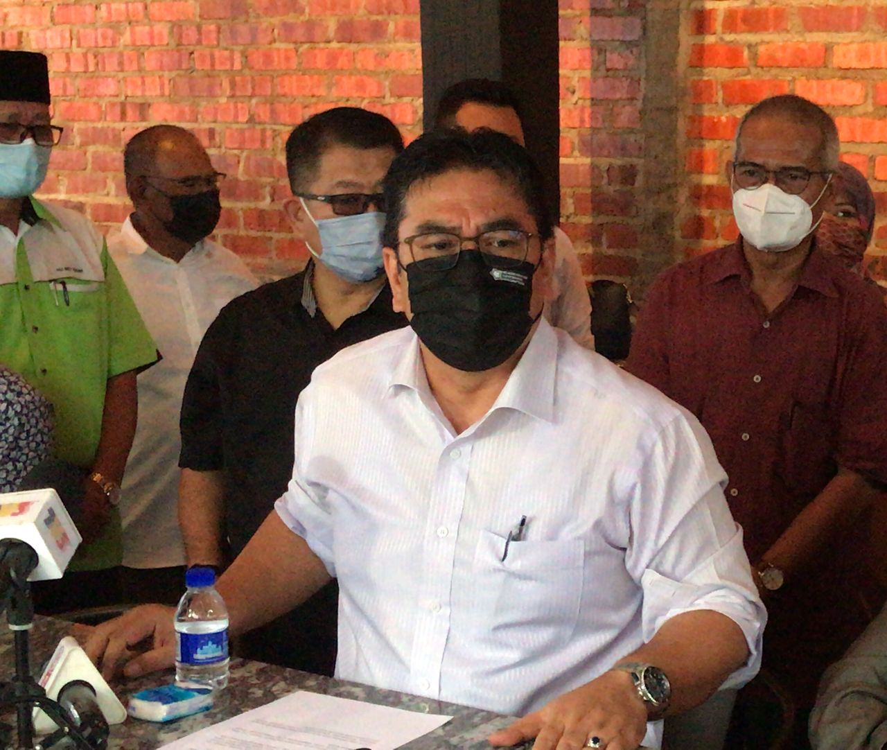 (全国版)甲首长:对4出走议员感失望