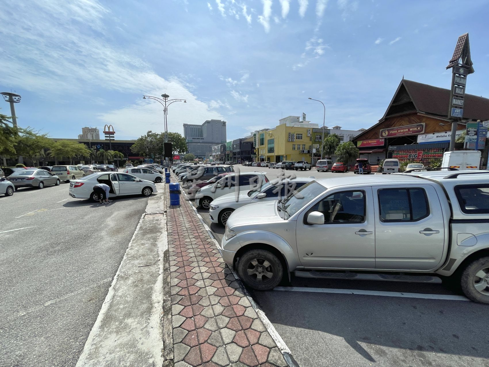 (古城封面副文)开放跨州后,甲泊车格不再寂寞