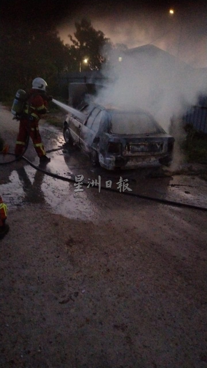 (古城版)国产车著火被烧毁