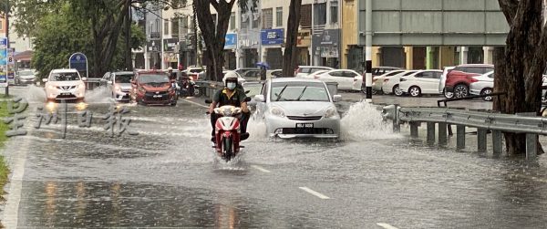 (古城第三版主文)玛琳再也路面大积水·商店又水灾