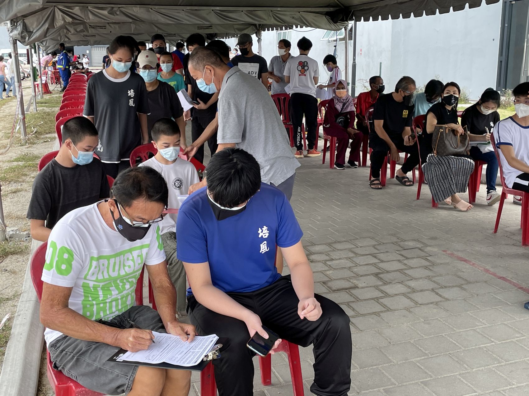 (古城第二版主文)培风中学1580学生接种·流程顺利有秩序