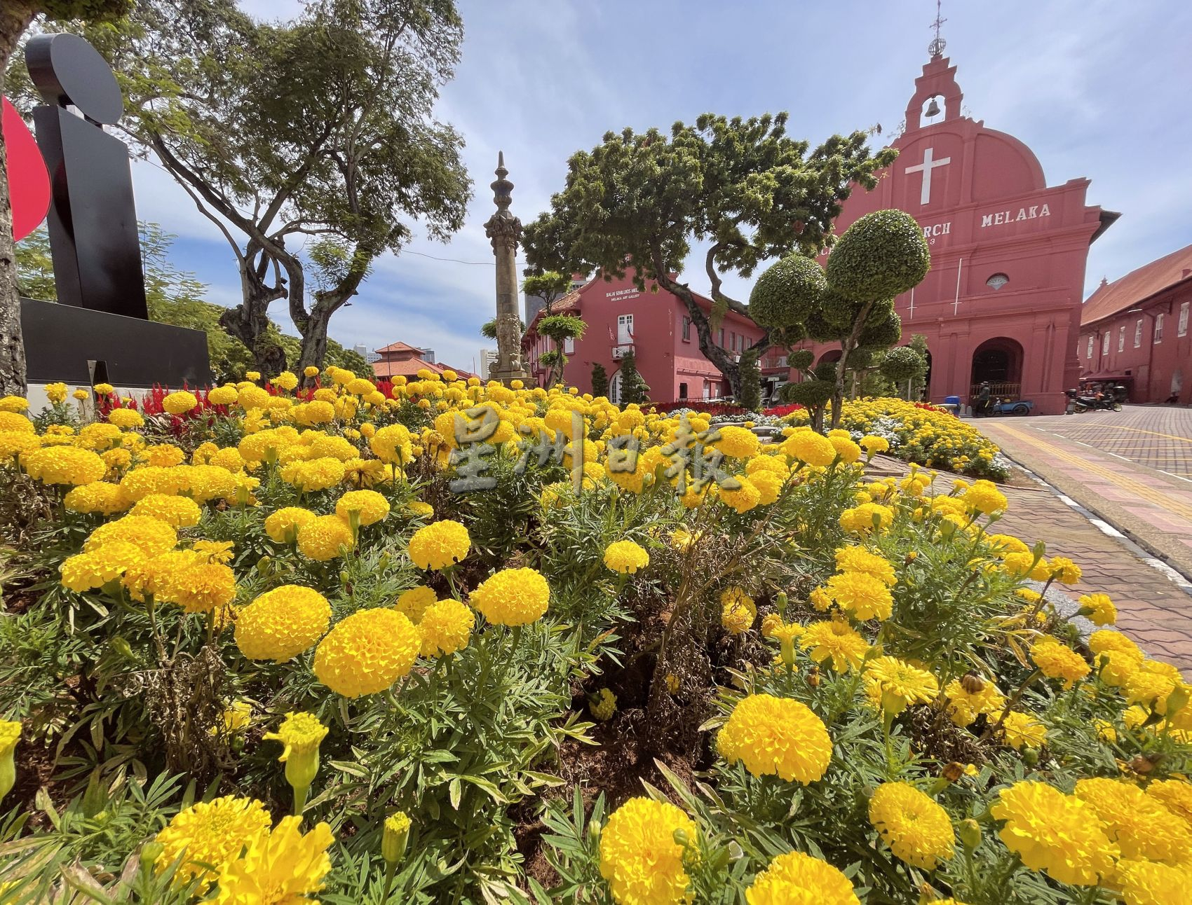 （古城第二版主文）红屋古迹区 花团锦簇迎游客