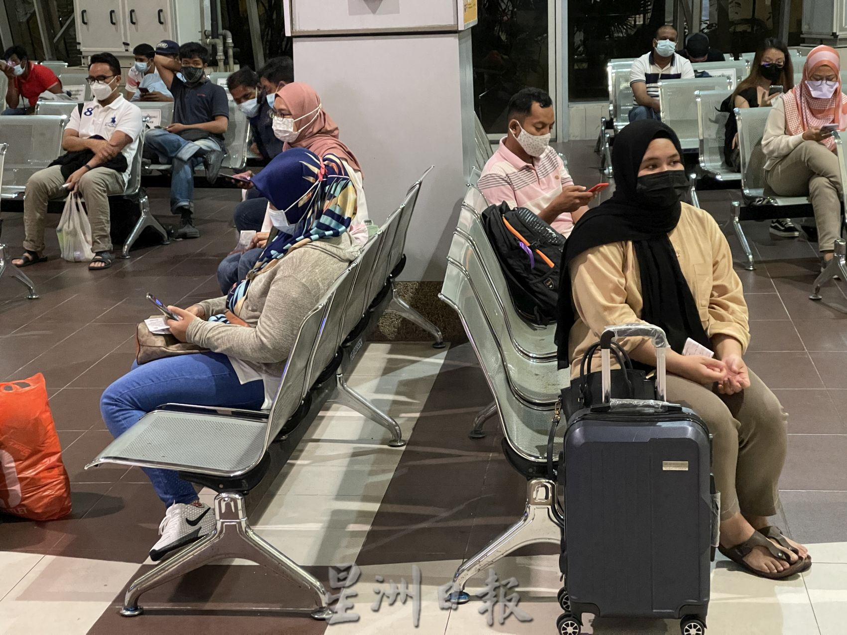 (古城第二版主文)进入车站未扫描·三名乘客各罚1500