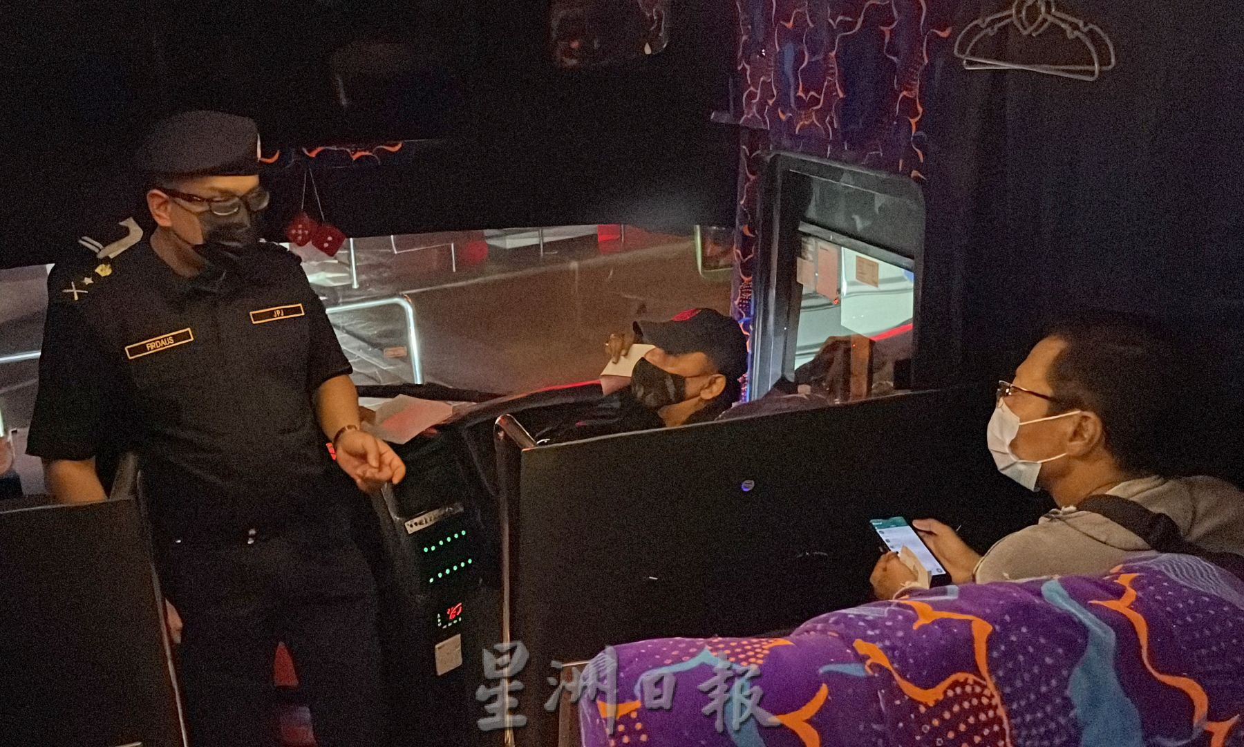 (古城第二版主文)进入车站未扫描·三名乘客各罚1500