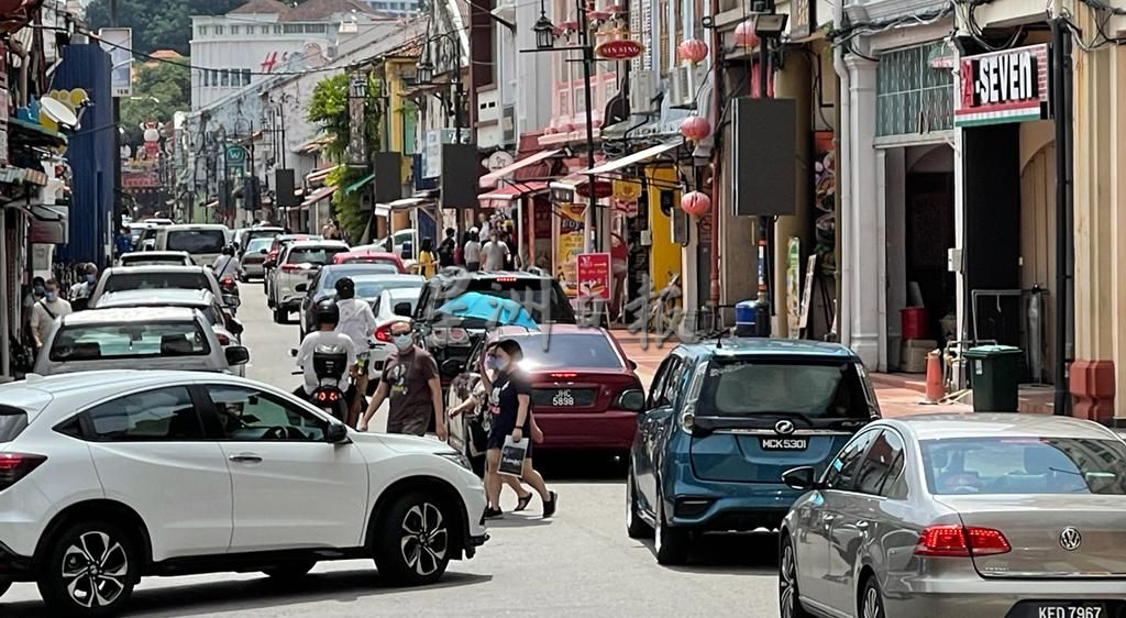 (古城第二版主文)鸡场街挺过难关·三天游客料打逾4万