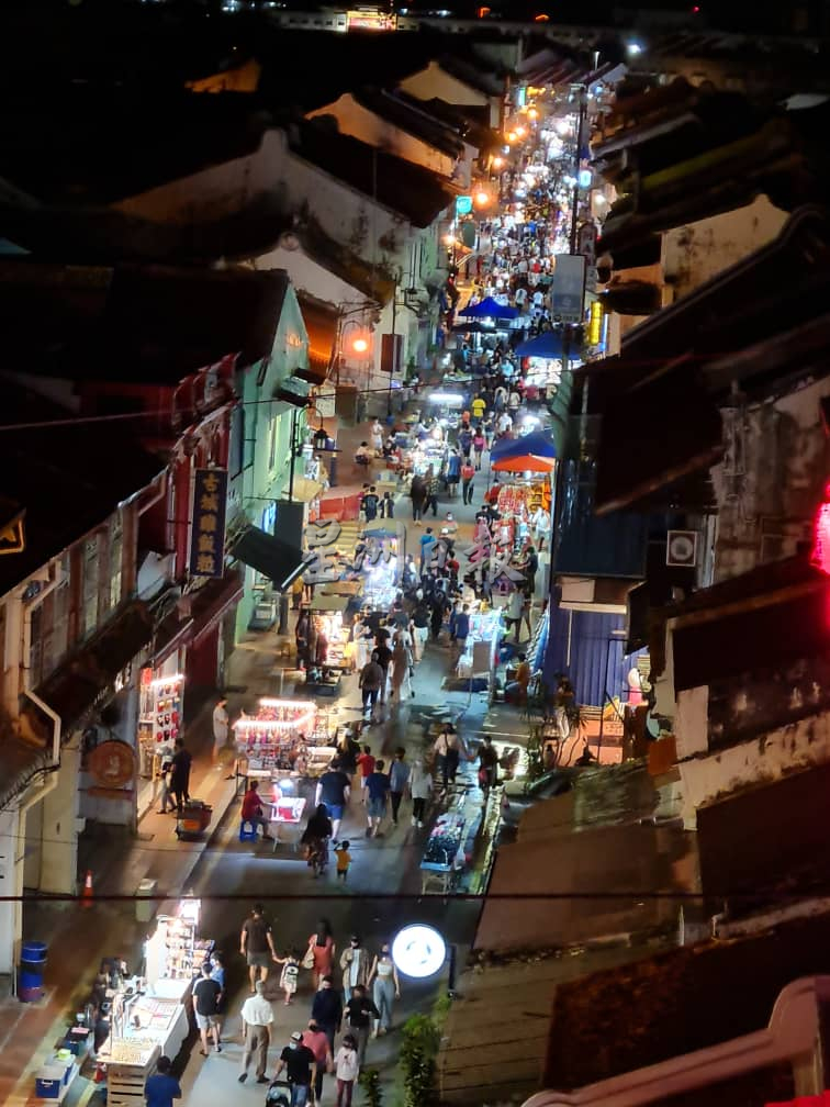 (古城第二版主文)鸡场街挺过难关·三天游客料打逾4万