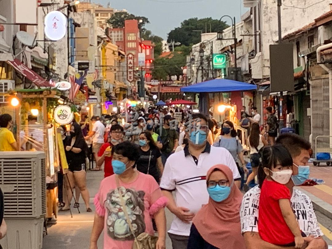 (古城第二版主文)鸡场街挺过难关·三天游客料打逾4万