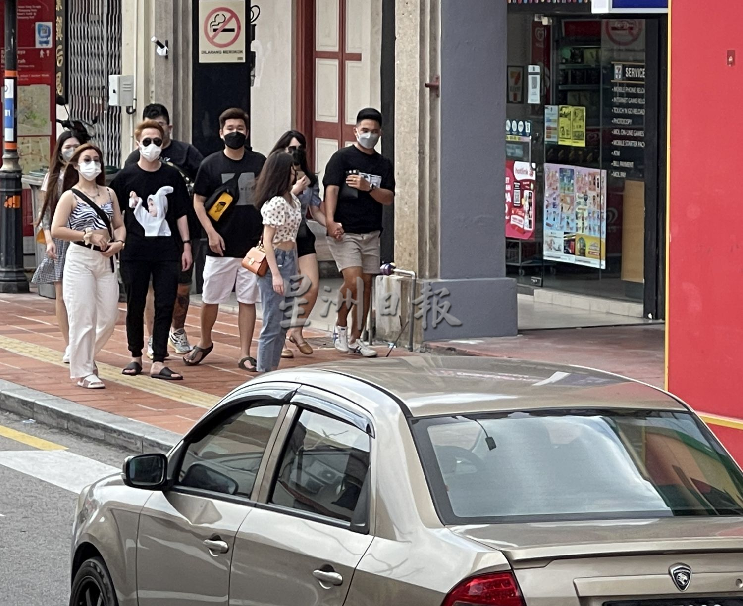 (古城第二版主文)鸡场街挺过难关·三天游客料打逾4万