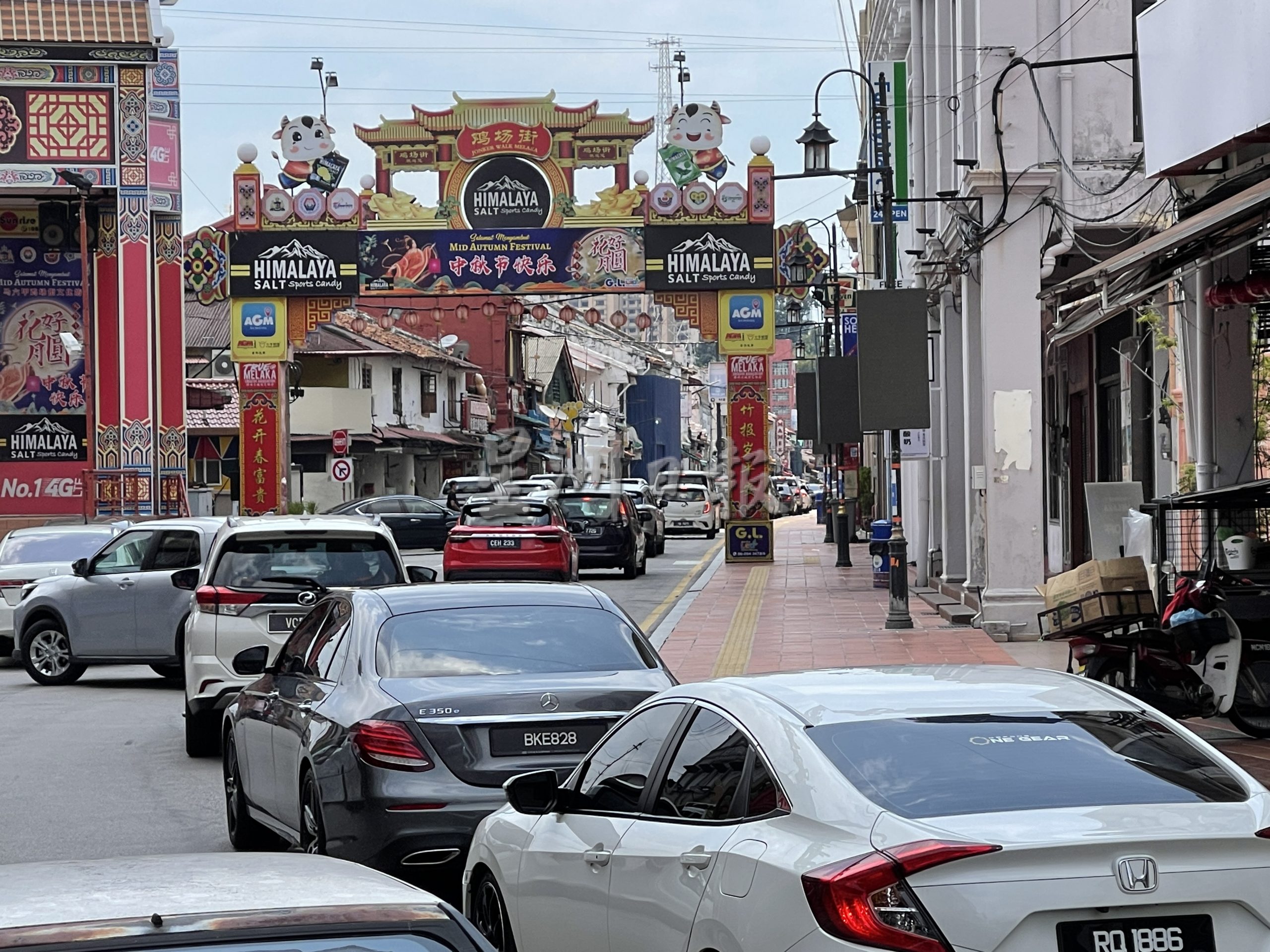 (古城第二版主文)鸡场街挺过难关·三天游客料打逾4万