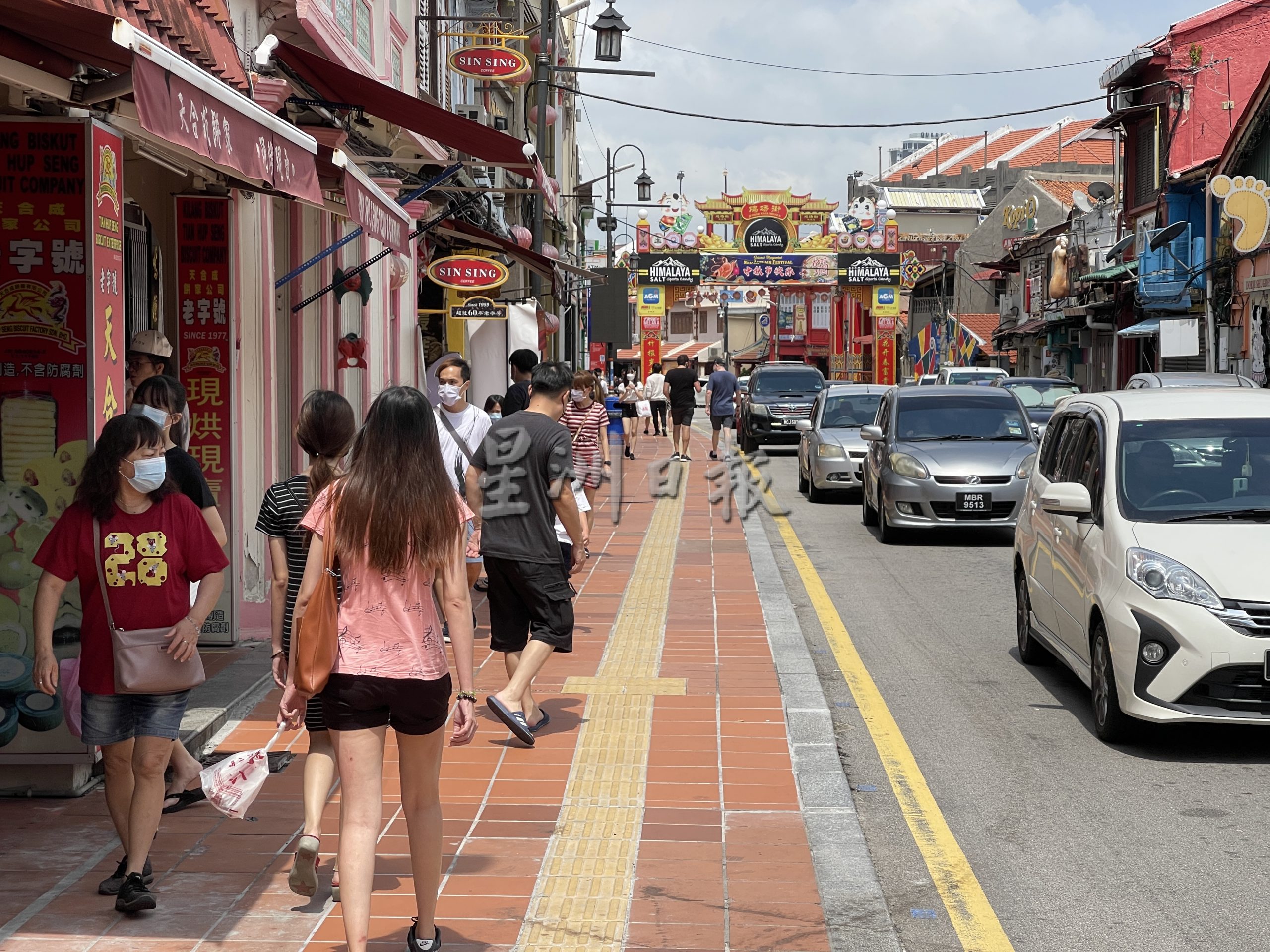 (古城第二版主文)鸡场街挺过难关·三天游客料打逾4万