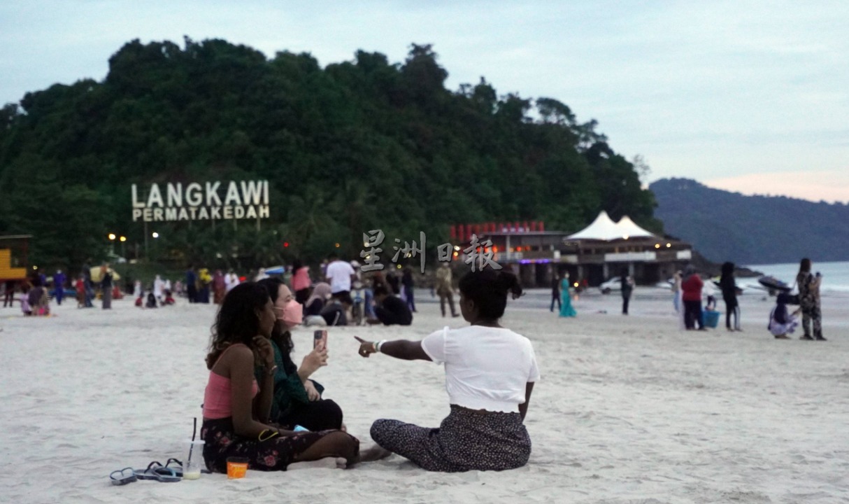 (大北马)交怡泡泡试点计划不如预期热烈,免税店业者:见游客.缺购买力