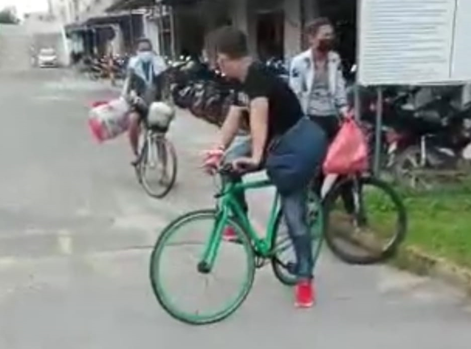 (大北马)外劳以布遮盖隔离手环外出被居民识破