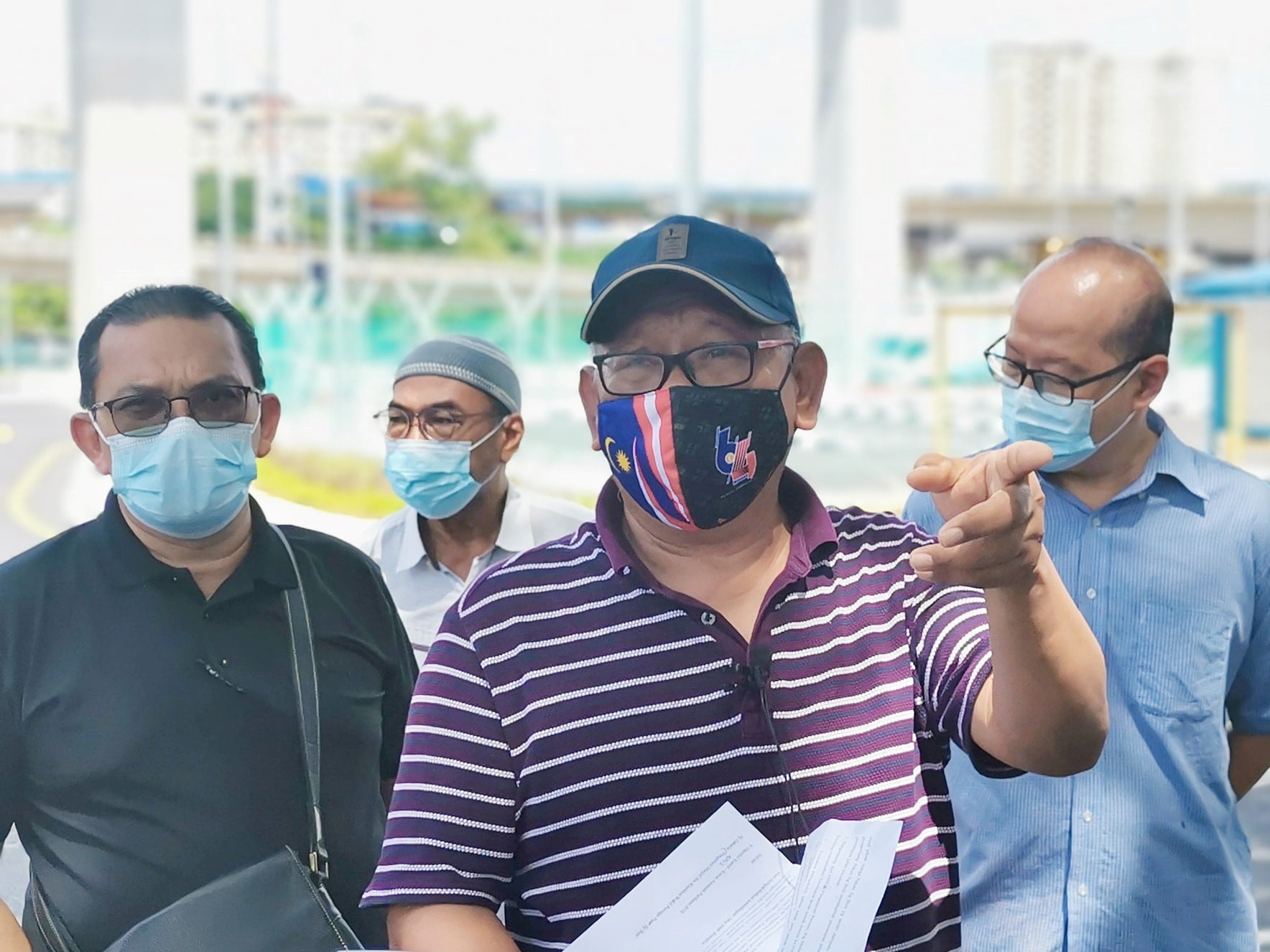 (大都会)居民不满新街场埠主要路口关闭/2图