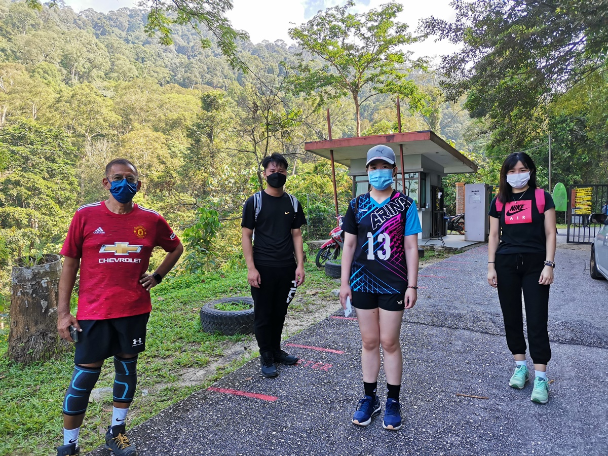（已签发）柔：封面特稿：民众喜见埔来山开放，欢乐戏水声传遍山林