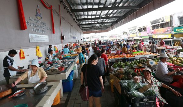 me03边稿-(大都会)灵市巴刹取消分组营业制/3图