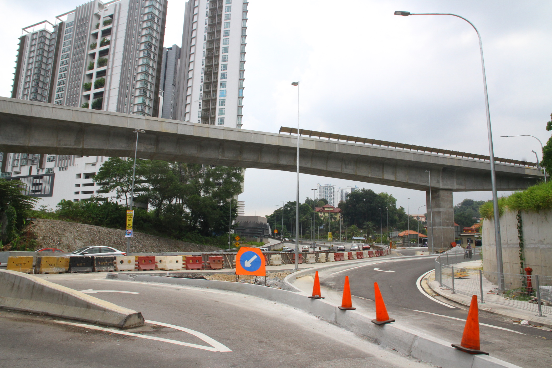 me03(大都会)沙叻秀花园居民展开和平请愿/5图