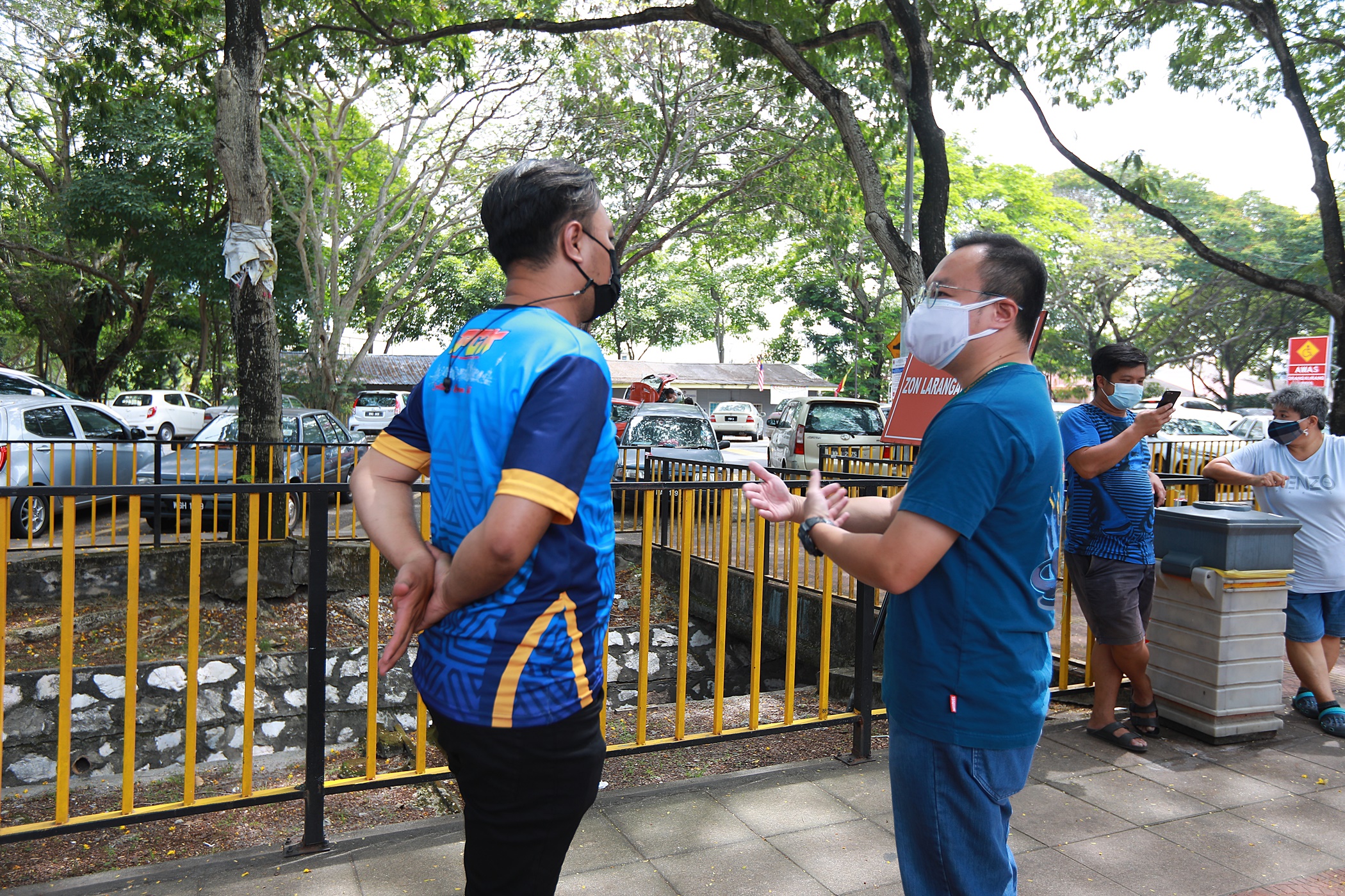 me04(大都会)跟进甲洞卫星市路边摊贩被取缔/12图