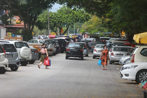 me04(大都会)跟进甲洞卫星市路边摊贩被取缔/12图