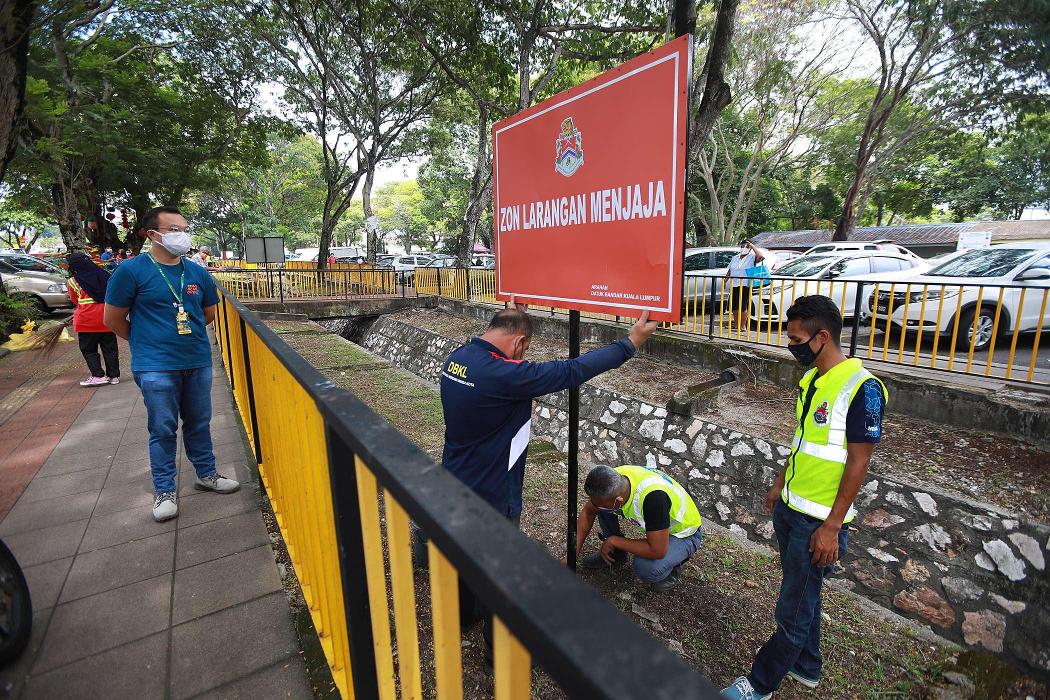 me04(大都会)跟进甲洞卫星市路边摊贩被取缔/12图