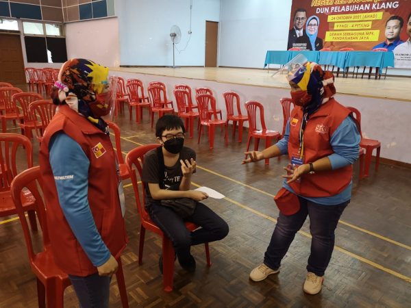 me2头//大都会/雪州青少年冠病疫苗接种计划反应热烈！