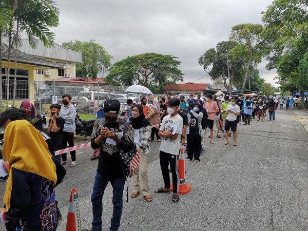 me2头//大都会/雪州青少年冠病疫苗接种计划反应热烈！