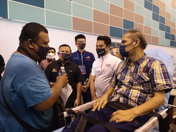 me2头//大都会/雪州青少年冠病疫苗接种计划反应热烈！