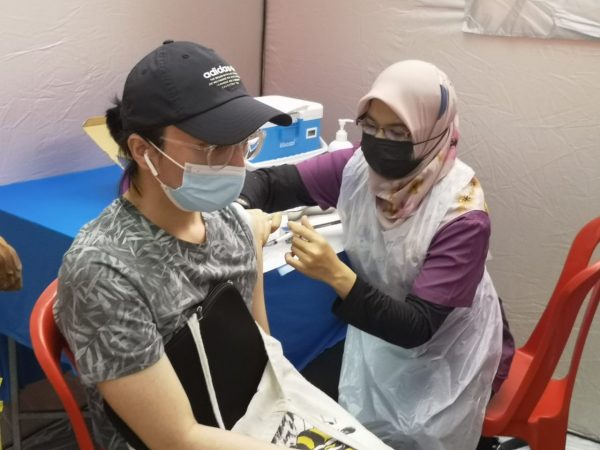 me2头//大都会/雪州青少年冠病疫苗接种计划反应热烈！