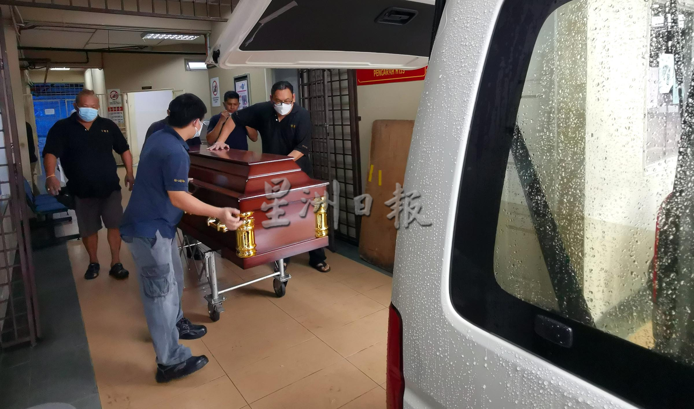 NS芙蓉:20岁摩托骑士车祸毙命,家属疑轿车鲁莽驾驶,要求民众提供行车记录仪以讨回公道肇祸