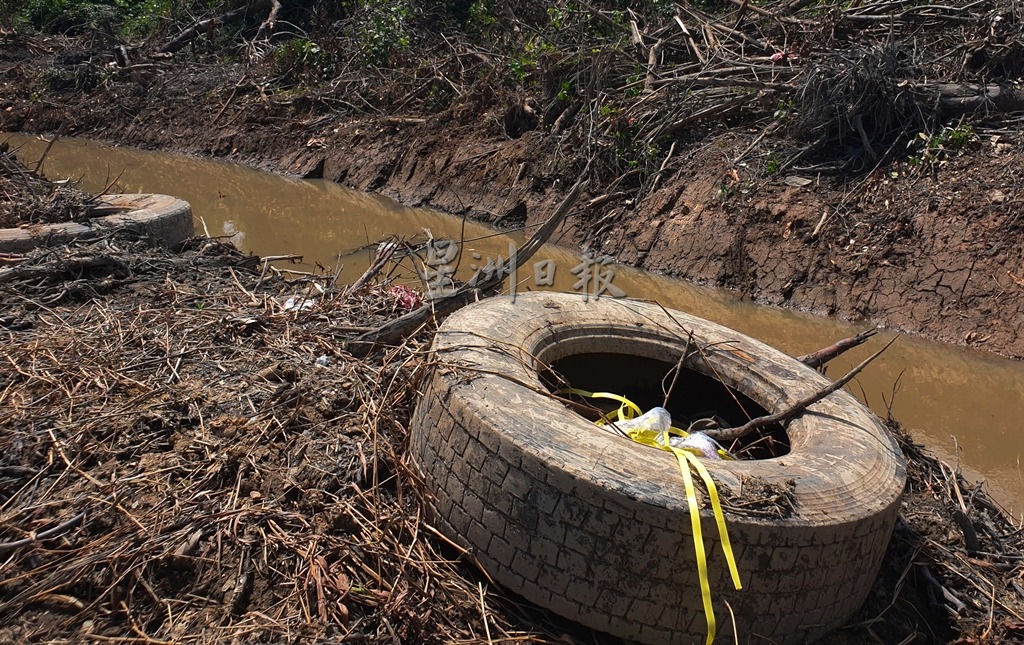 NS芦骨/“河道不是垃圾场!”文仁德促园主、工业业者勿将垃圾投入河中