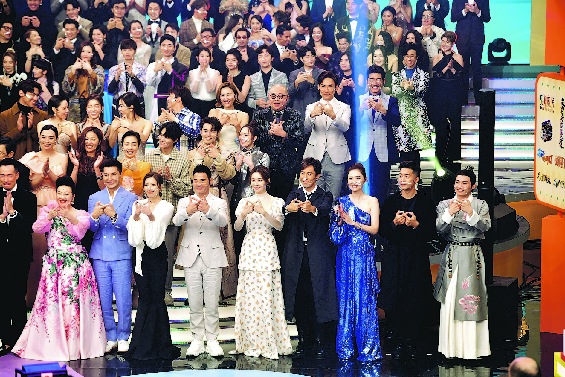 TVB节目巡礼｜汤洛雯扭伤脚要人搀扶  马国明笑言︰好像怀孕