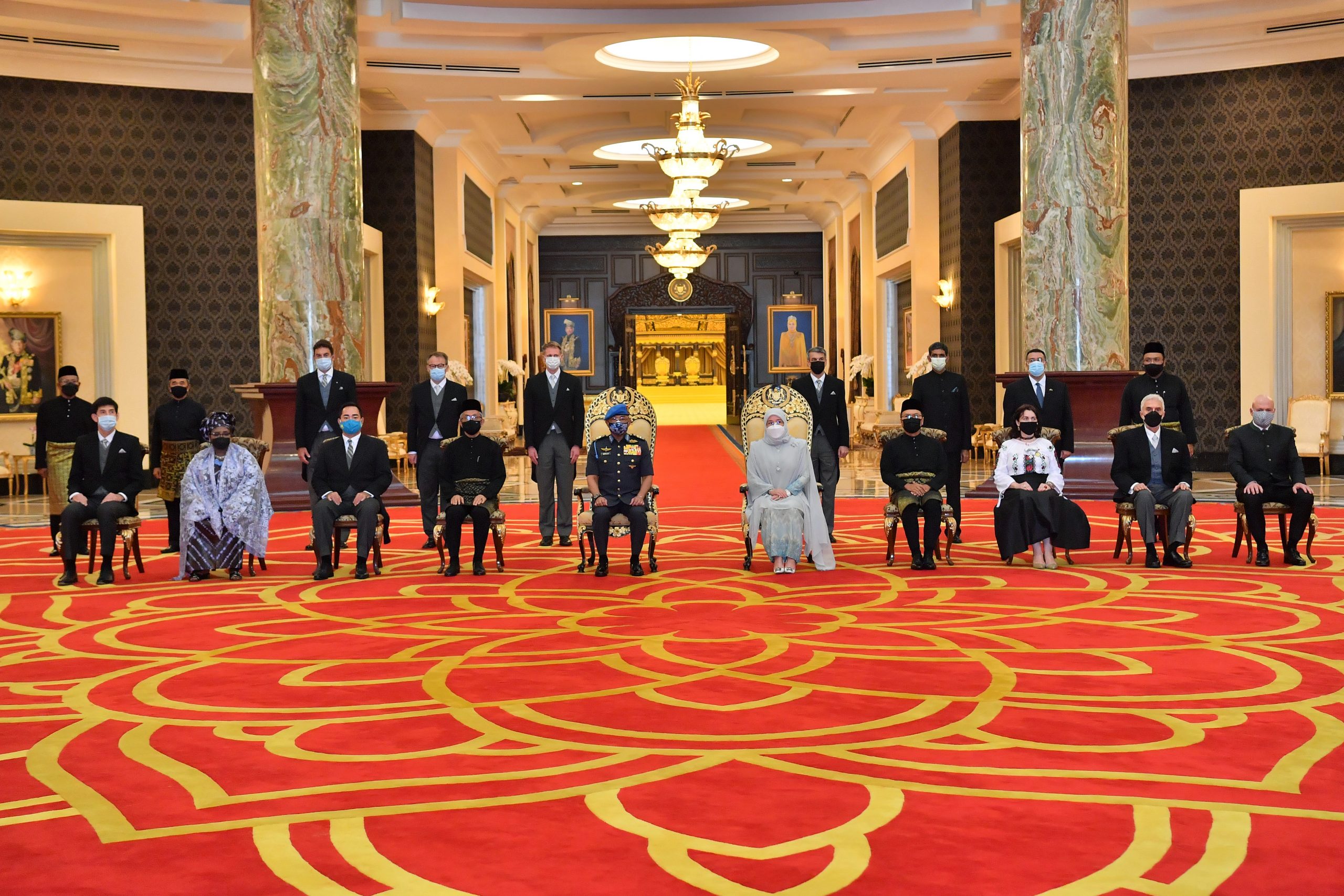 13使节呈递国书