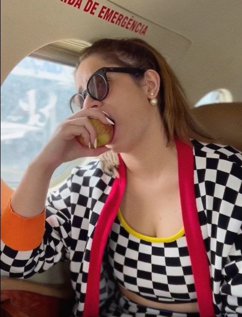 26岁女歌手坠机身亡 登机前最后身影曝光