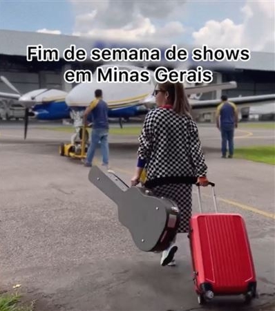 26岁女歌手坠机身亡 登机前最后身影曝光