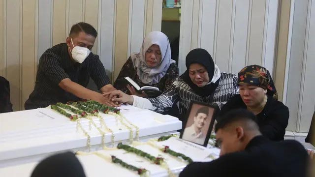 28岁女星与老公190车速撞护栏身亡 1岁儿幸存