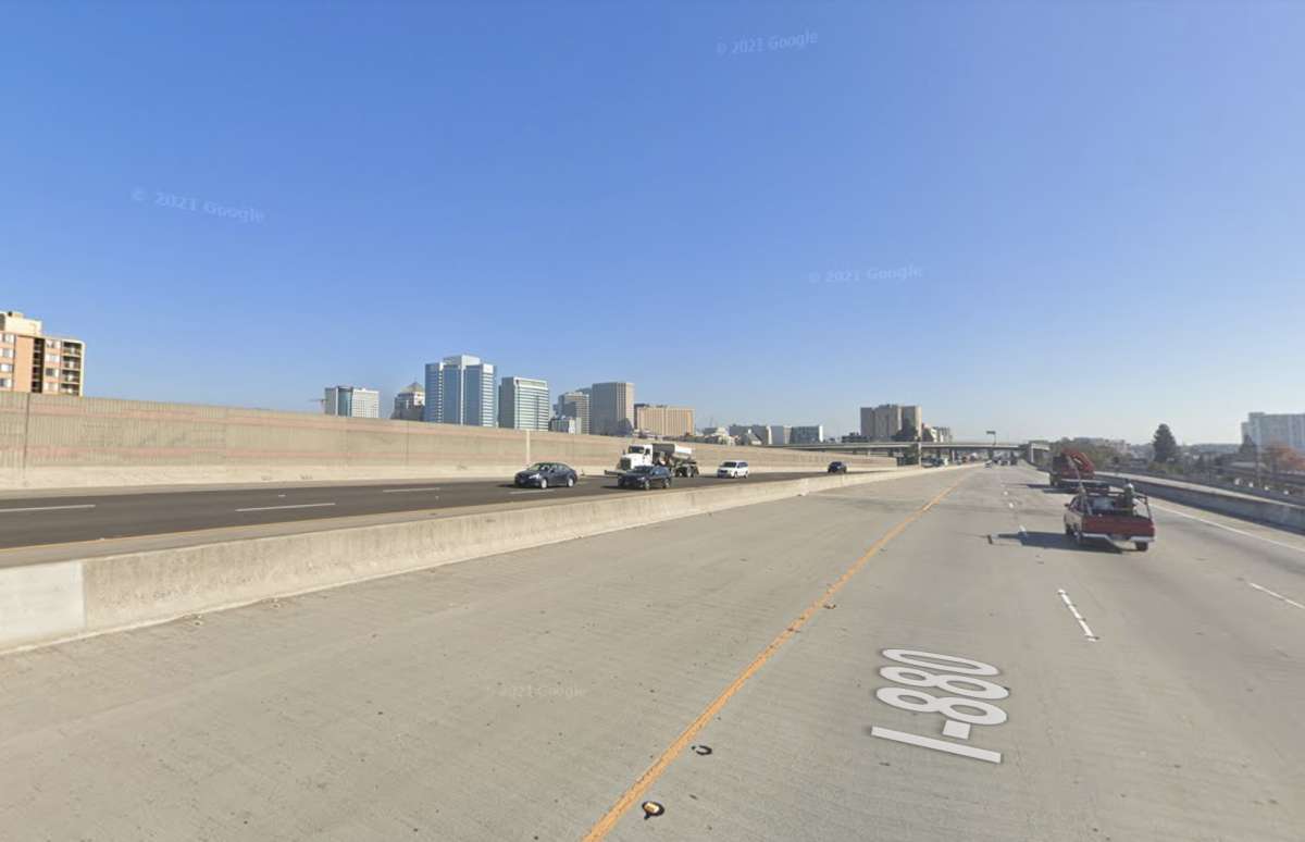 2司机公路爆枪战 华裔童遭流弹击中亡