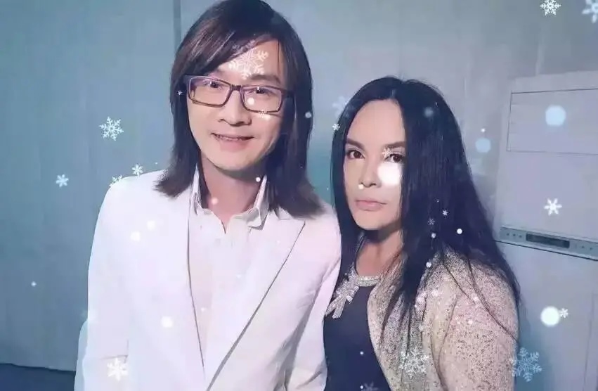 58岁千百惠晒高调中国身分证 喊话:以后不许欺负我!