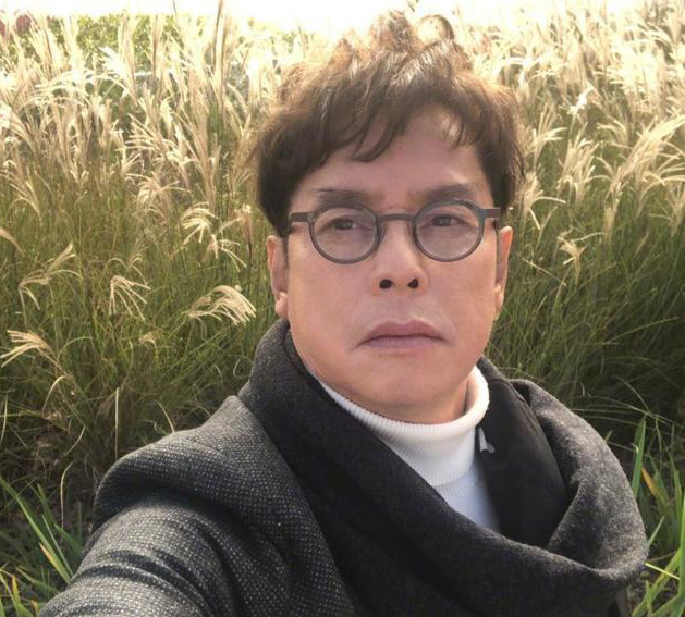 71岁谭咏麟被曝睡小4轮粉丝? 男友怒轰惯犯