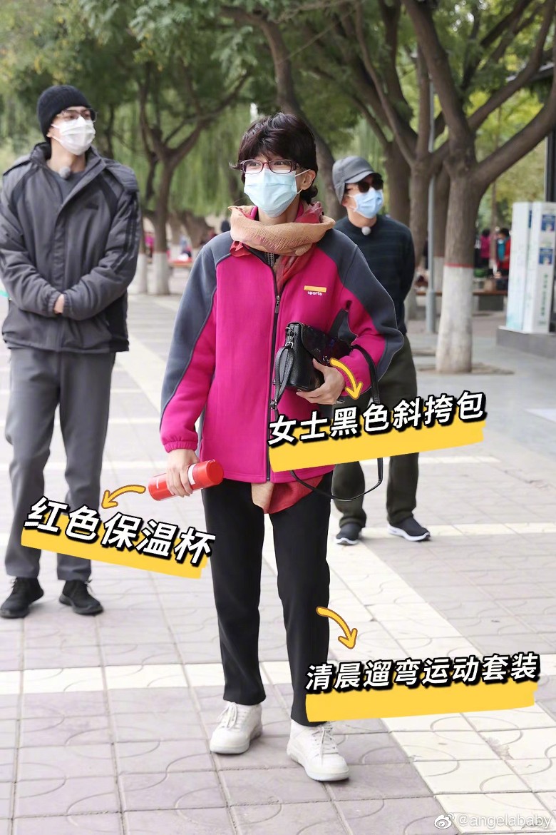 Baby自毁颜值 大妈上身公园跳舞