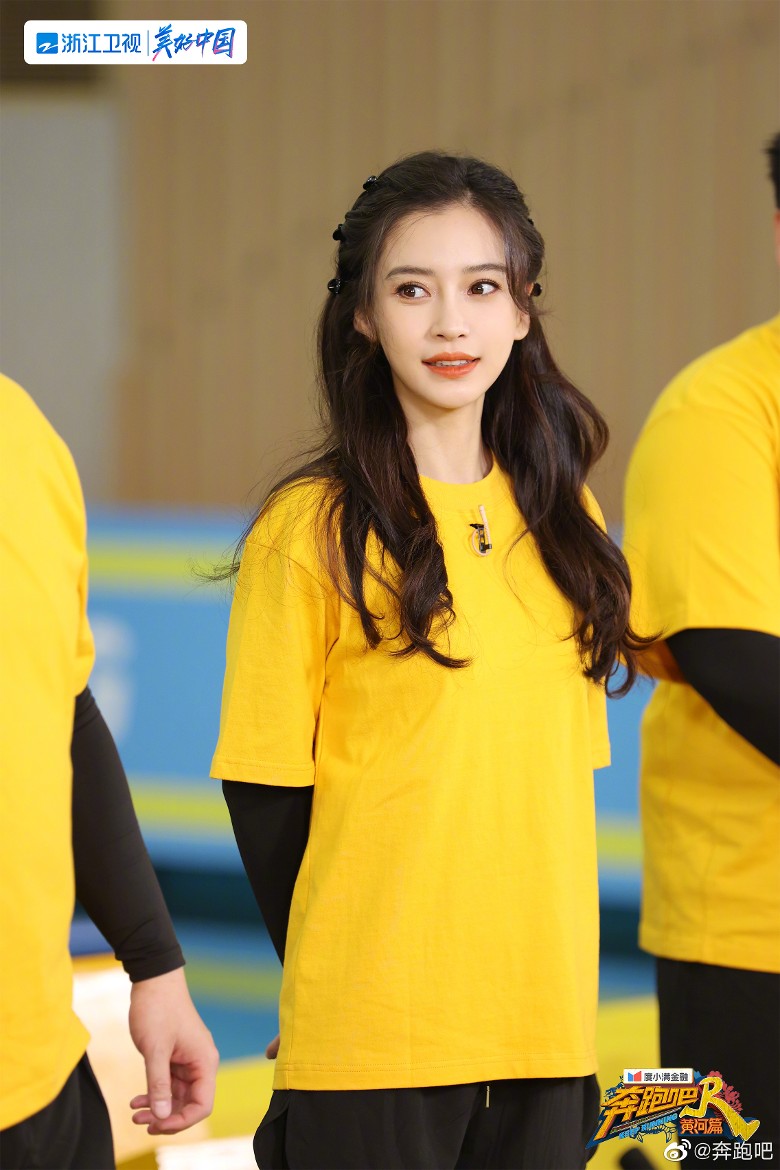 Baby自毁颜值 大妈上身公园跳舞