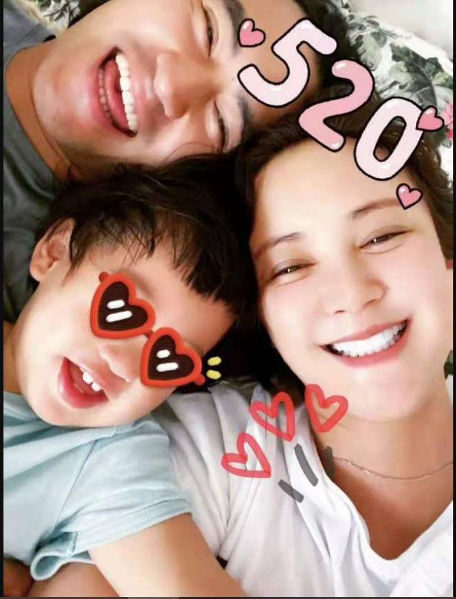 为儿子理发失手剪伤耳朵 张歆艺吓到大哭