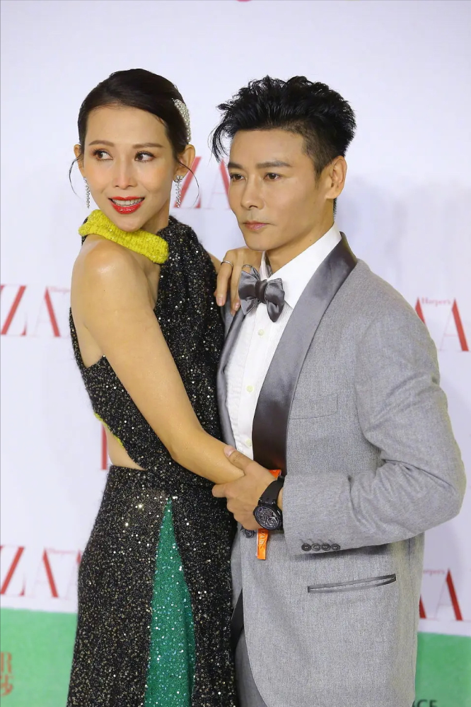 ​李现“助攻”站陈伟霆旁边  Baby慌避急得尴尬转圈