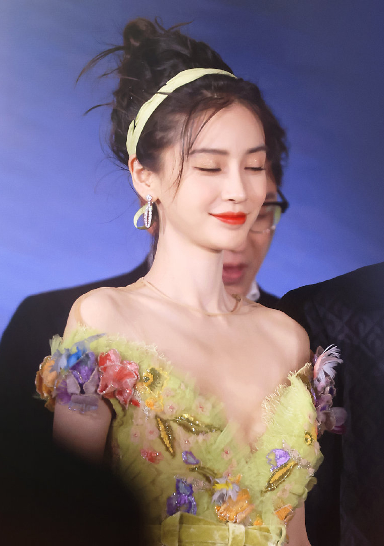 ​李现“助攻”站陈伟霆旁边  Baby慌避急得尴尬转圈