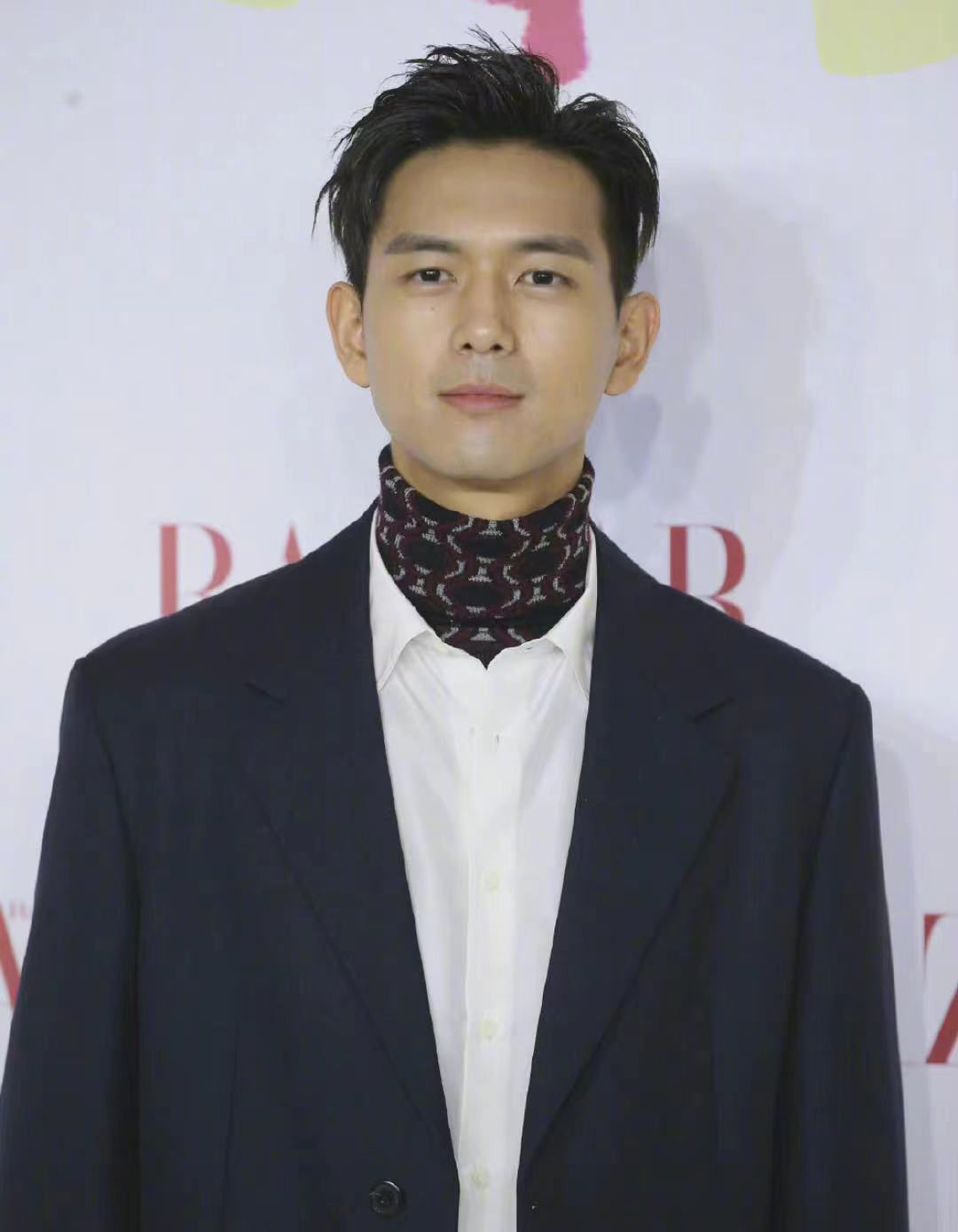 ​李现“助攻”站陈伟霆旁边  Baby慌避急得尴尬转圈