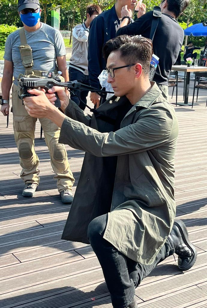 ​马国明闹市开真枪  专人指导严防悲剧