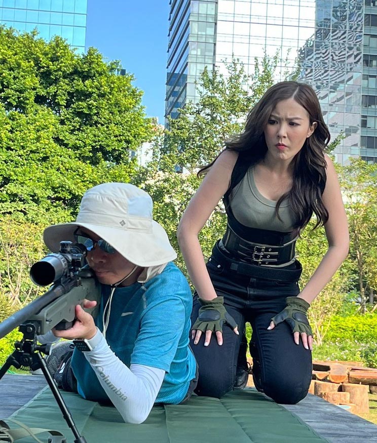 ​马国明闹市开真枪  专人指导严防悲剧