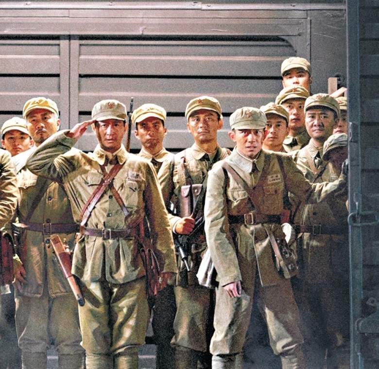 “00后”第1人! 易烊千玺拼百亿票房