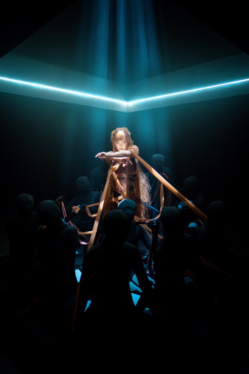 “碰姐”改名庞琂予　单曲MV造型性感狂野