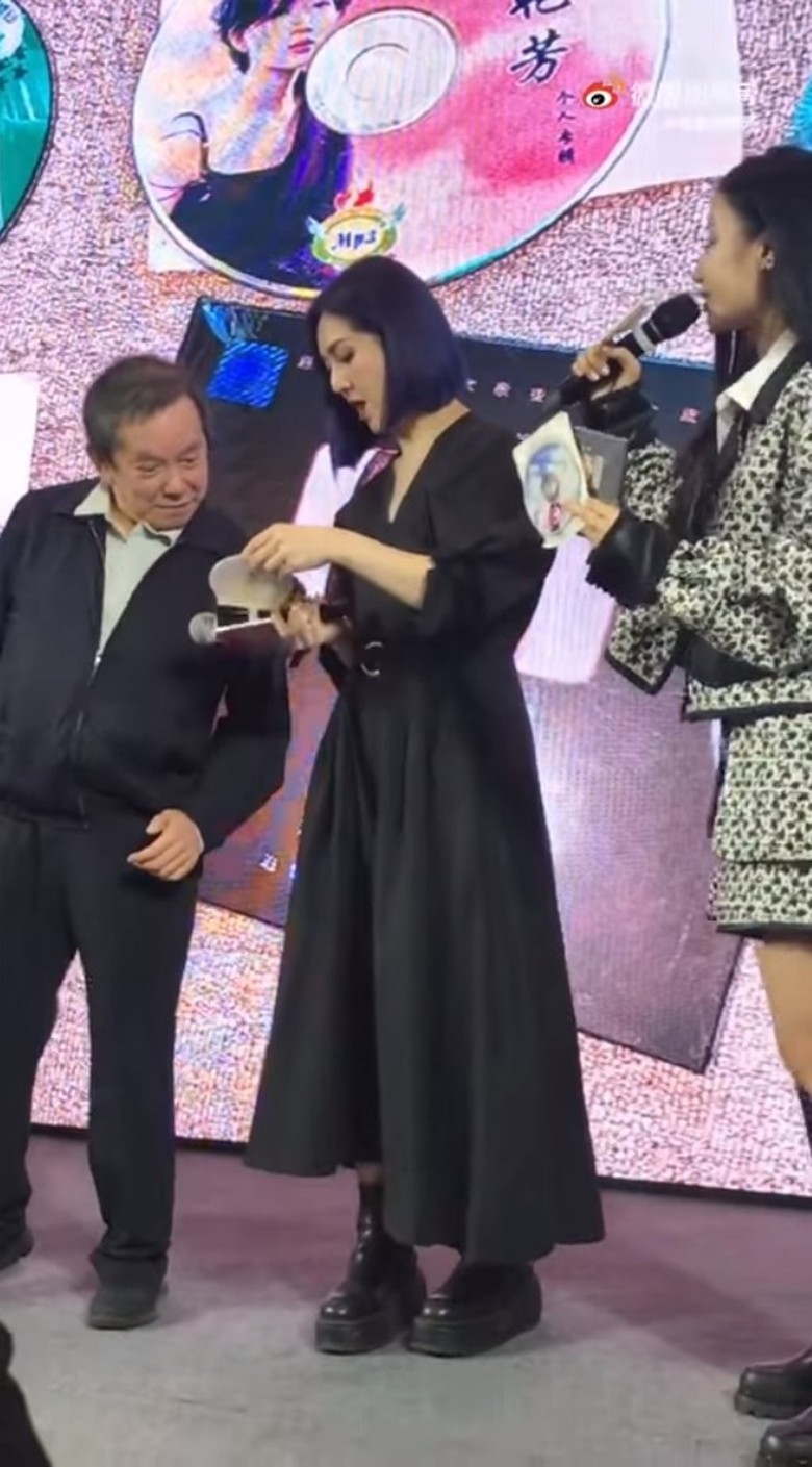 《好声音》总冠军晒梅艳芳翻版CD.杨千变脸机智救场