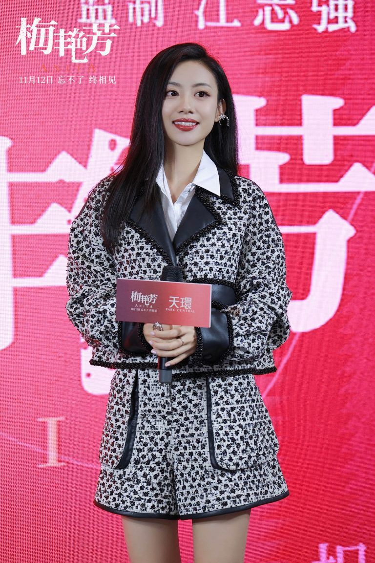 《好声音》总冠军晒梅艳芳翻版CD.杨千变脸机智救场