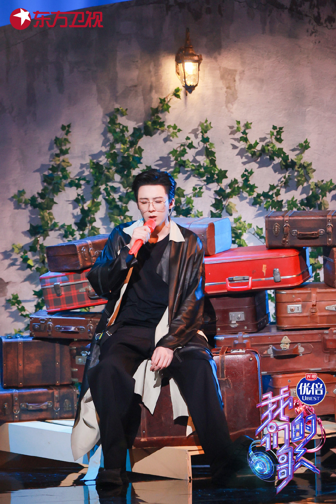 《我们的歌３》｜唱《怎样》乍见魔性走音男粉　戴佩妮惊躲刘宇宁身后